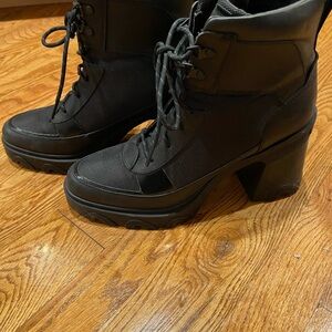 Sorel - Black Women's Lace-Up combat boots